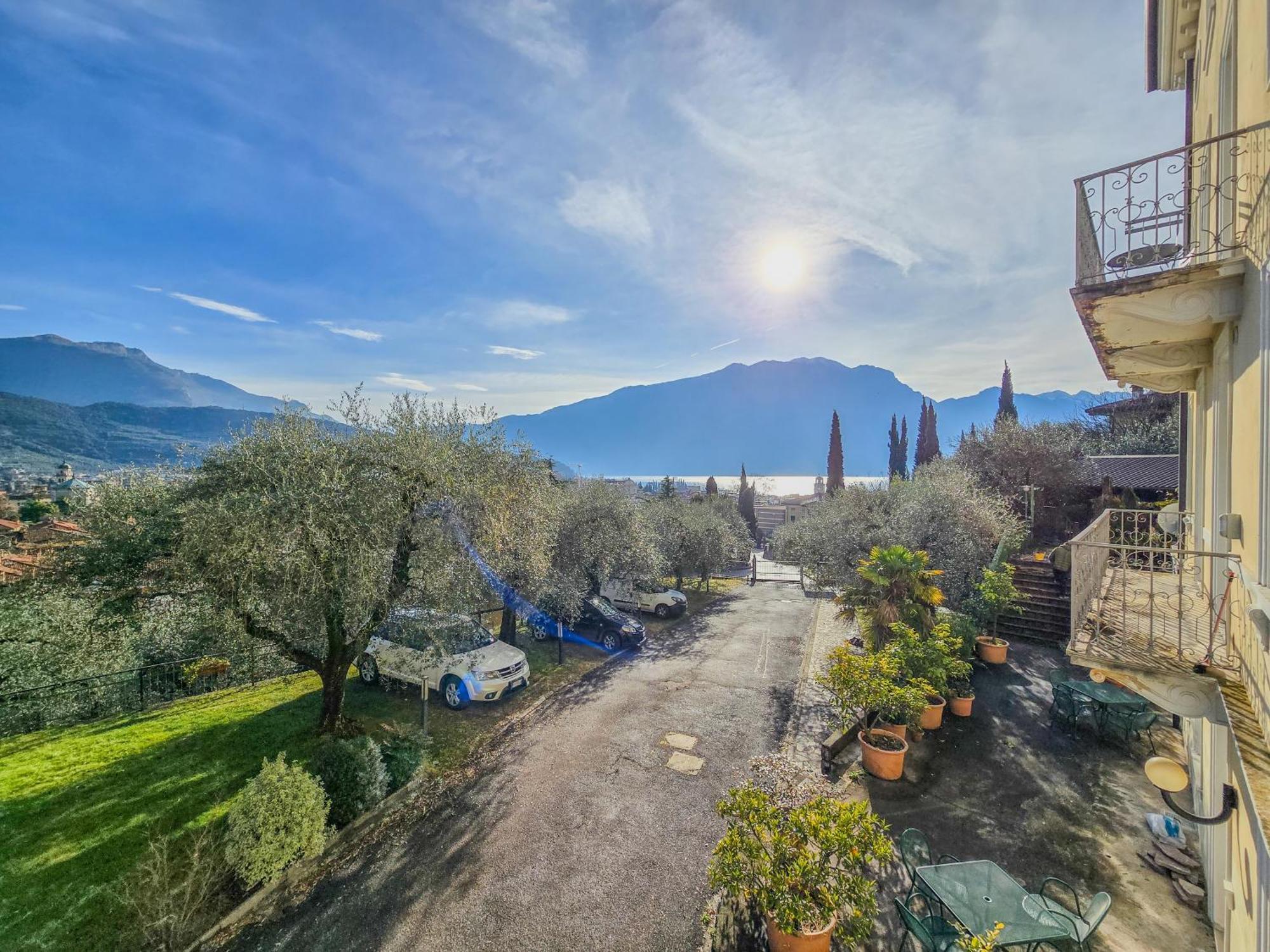 Aparthotel Englovacanze Riva del Garda Exterior photo