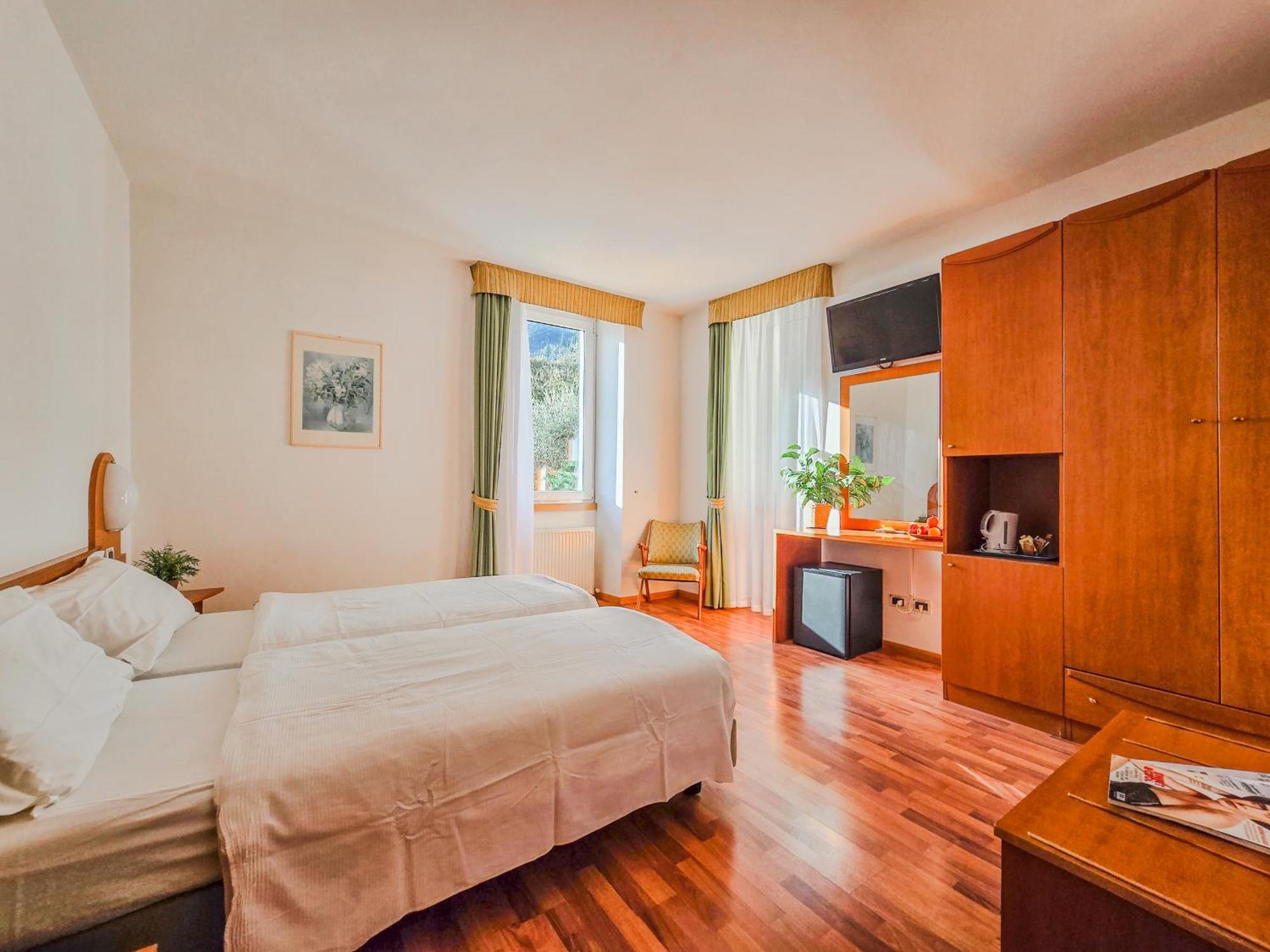 Aparthotel Englovacanze Riva del Garda Exterior photo