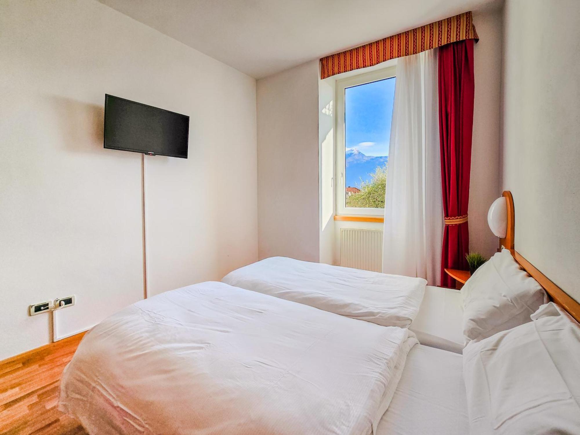 Aparthotel Englovacanze Riva del Garda Exterior photo
