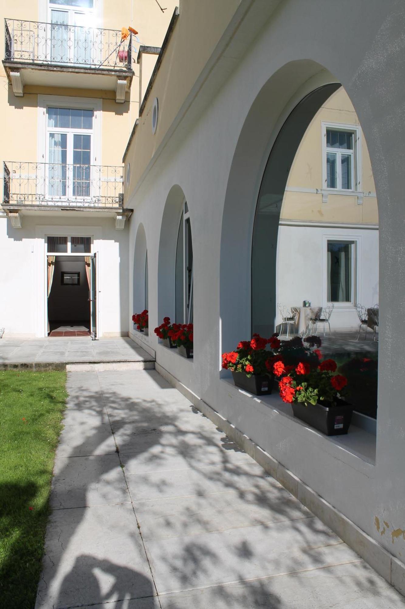 Aparthotel Englovacanze Riva del Garda Exterior photo
