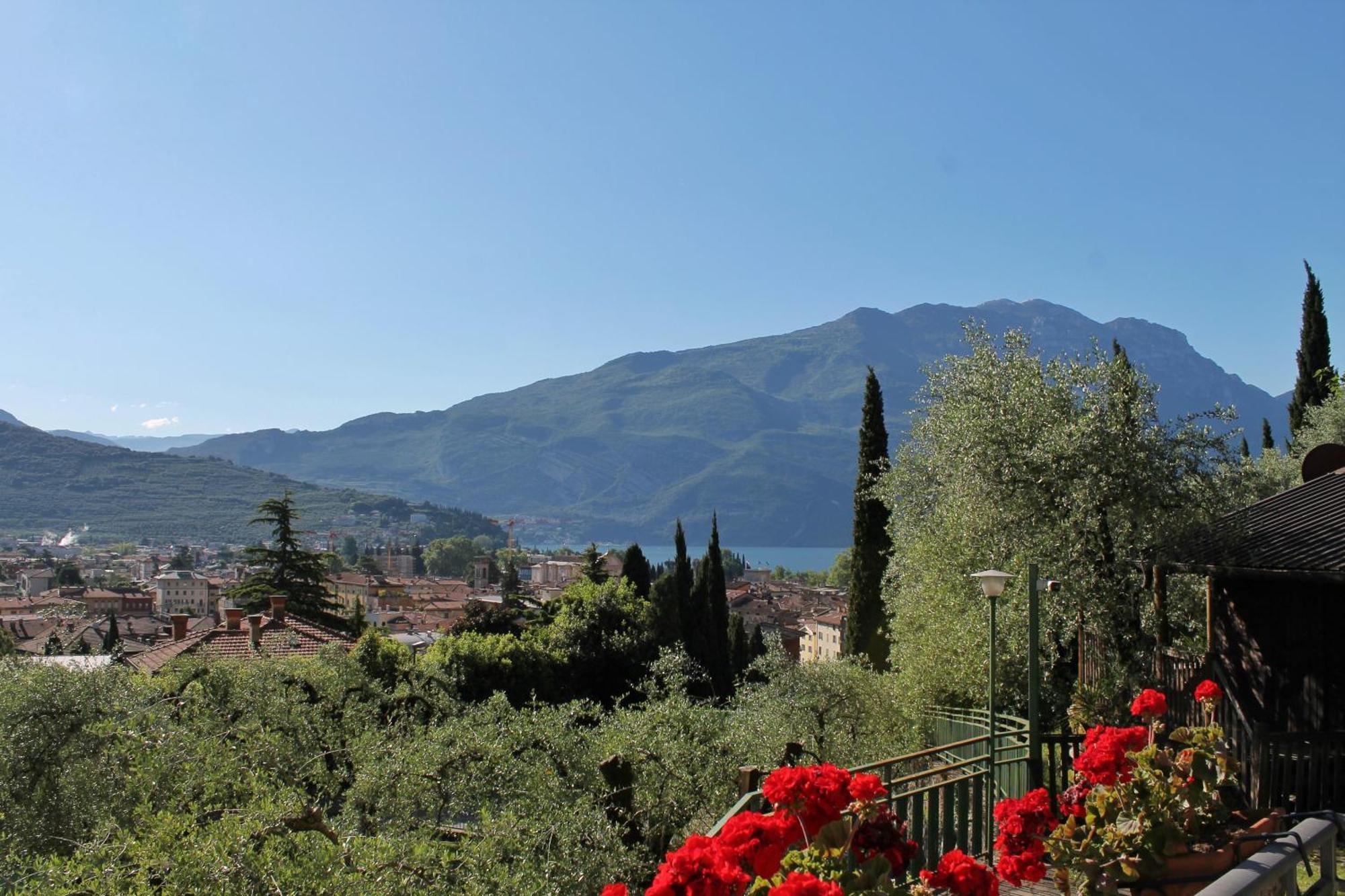 Aparthotel Englovacanze Riva del Garda Exterior photo